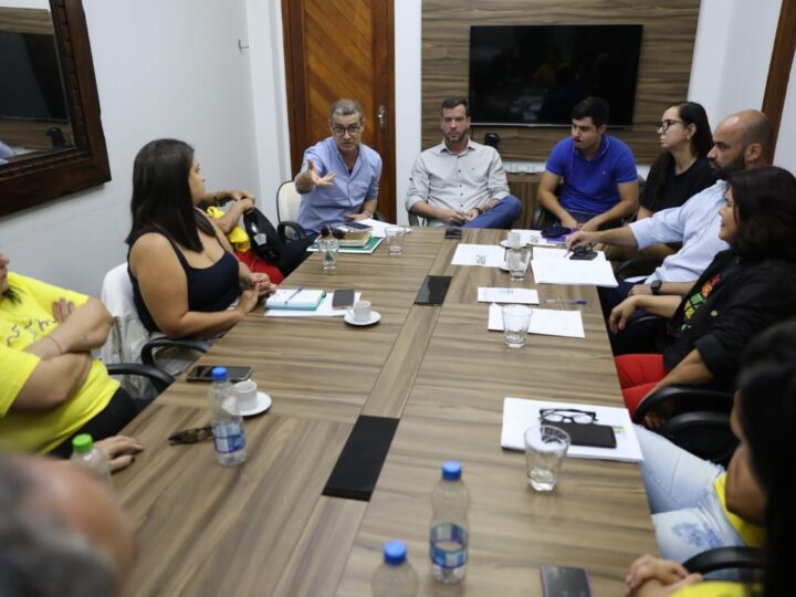 Prefeitura de SJB recebe comitiva de educadores e atualiza categoria sobre pautas apresentadas 
