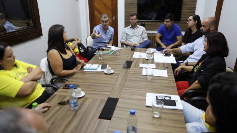 Prefeitura de SJB recebe comitiva de educadores e atualiza categoria sobre pautas apresentadas 