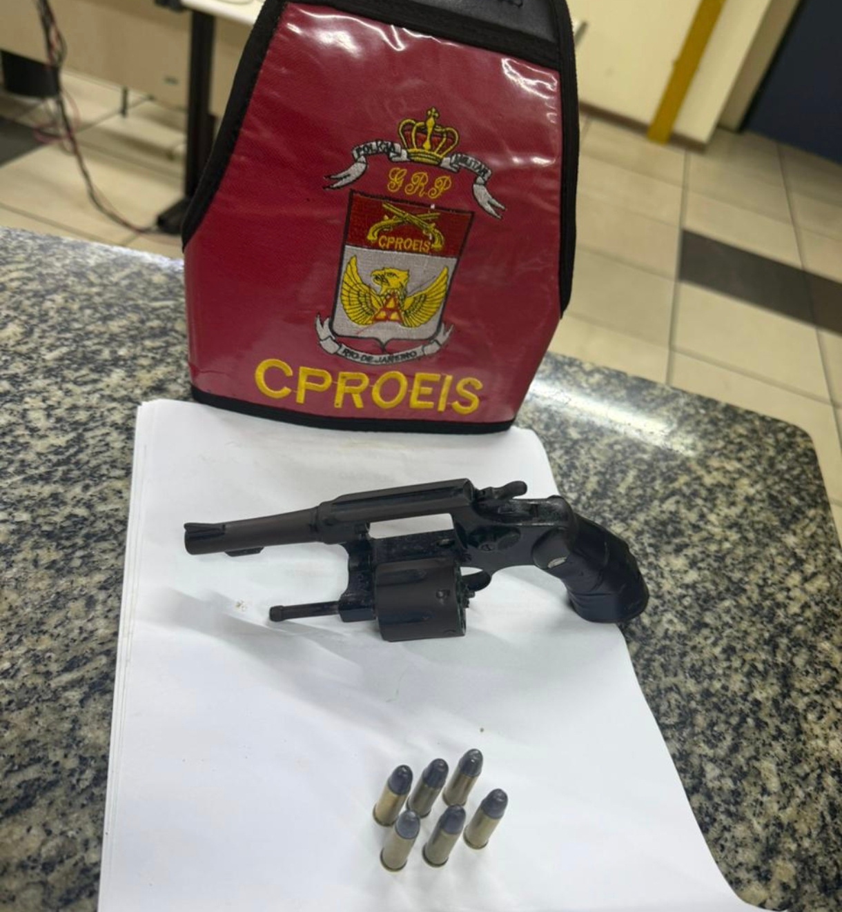Revólver e veículo são apreendidos no Carrapicho em Atafona