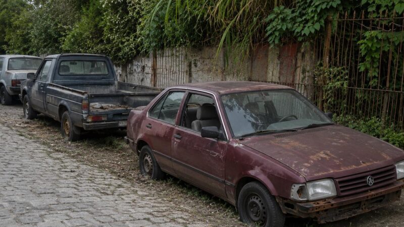 SJB sanciona lei que autoriza retirada de veículos abandonados das vias públicas