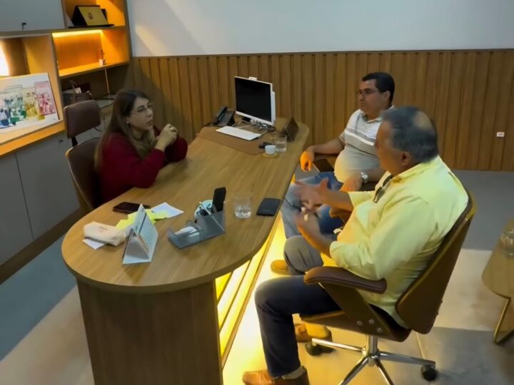 Prefeita Carla Caputi se reúne com o DNIT e pede mais sinalização na Curva de Grussaí