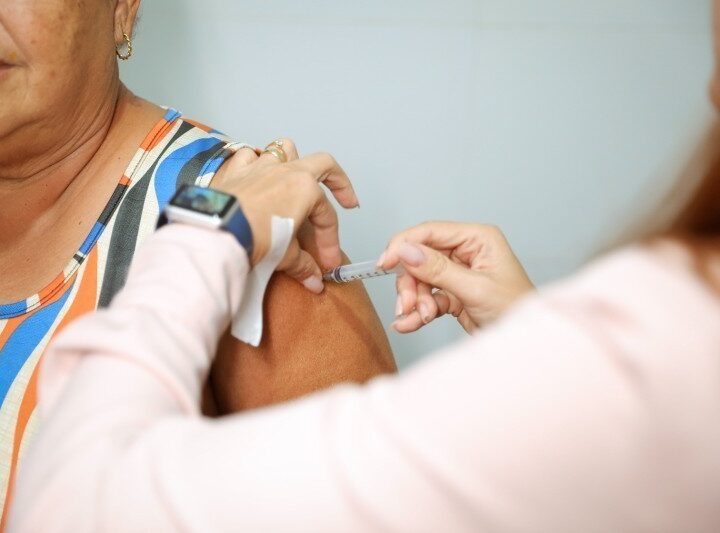 Todas as pessoas com mais de seis meses de idade poderão comparecer à ESF para receber a dose