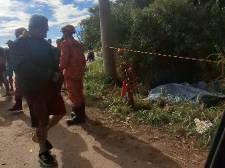Acidente com duas motos e um caminhão na BR-356 em SJB mata uma pessoa e fere outras