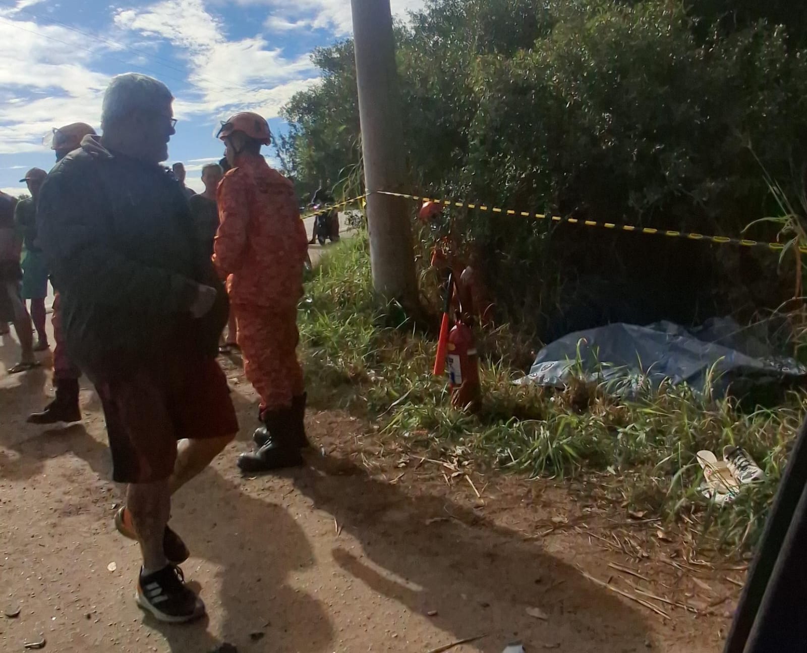 Acidente com duas motos e um caminhão na BR-356 em SJB mata uma pessoa e fere outras