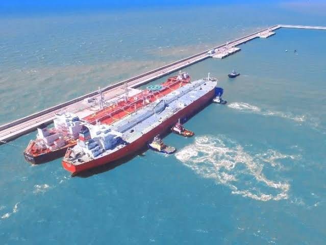 Petrobras e Vast firmam contrato inédito de longo prazo para operações no Terminal T-Oil, no Porto do Açu