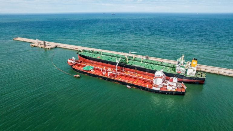 Vast renova contrato com a Petronas e amplia parceria no Porto do Açu até 2027