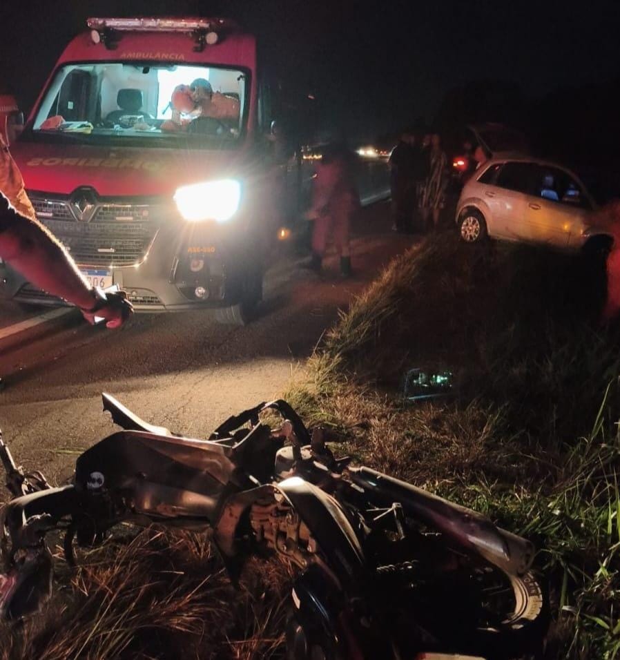 Grave acidente entre carro e moto mobiliza equipes de resgate na BR-356, em Barcelos