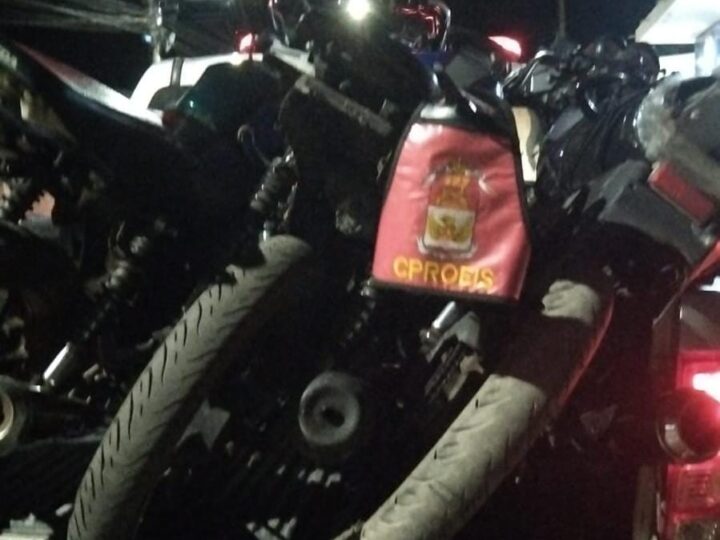 Adolescentes são levados à delegacia durante ação contra manobras irregulares com motocicletas em SJB