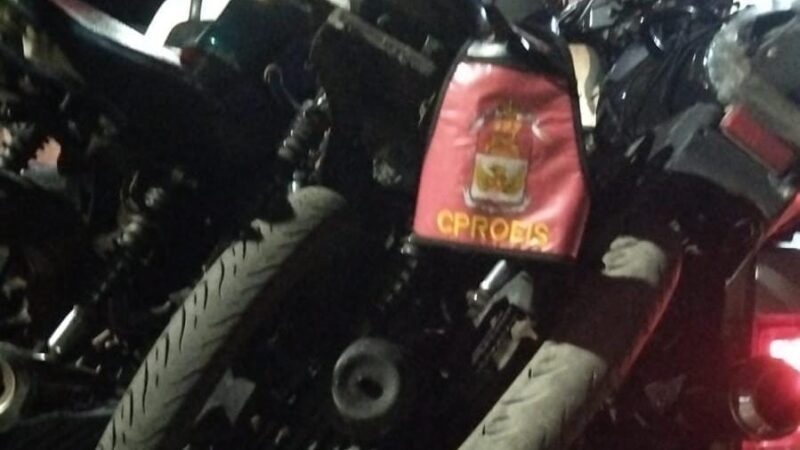 Adolescentes são levados à delegacia durante ação contra manobras irregulares com motocicletas em SJB