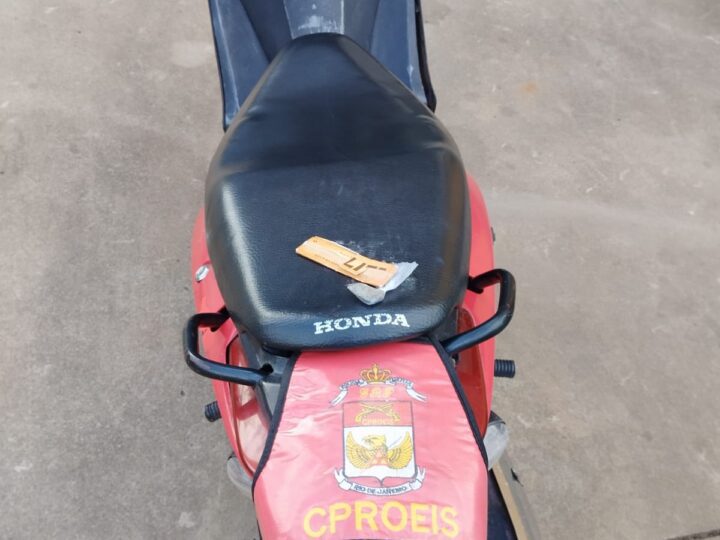 Motocicleta com registro de roubo é apreendida durante abordagem em SJB