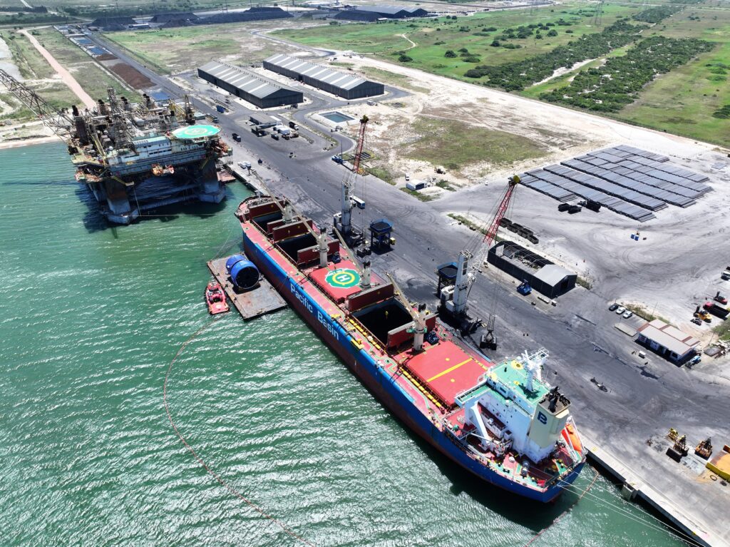 Petrobras vai exportar coque de petróleo pelo Porto do Açu
