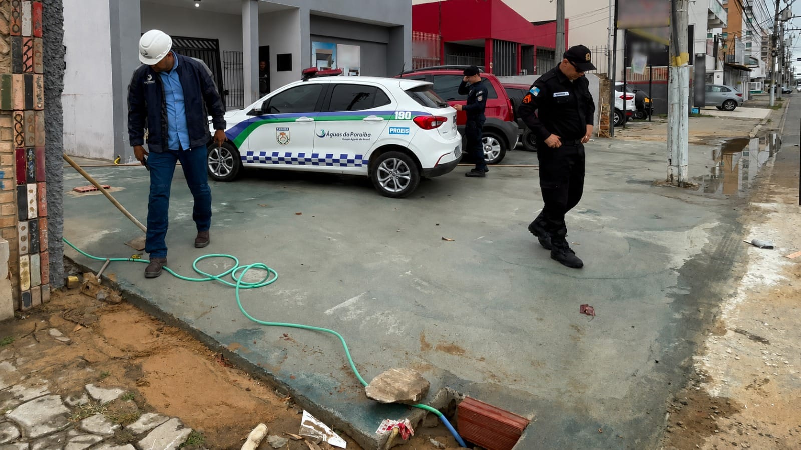 Águas do Paraíba flagra furto de água em comércio na Avenida 28 de Março