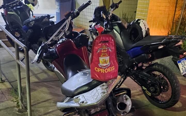 Homem com mandado de prisão por roubo é detido durante abordagem em Grussaí