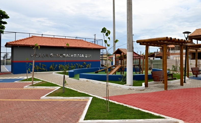 Praça Grussaí Praia Sul entregue à população